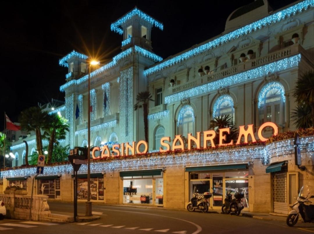 Casa Sanremo Tiziano Parking Gratis Spiaggia 15 Minuti A Piedi ภายนอก รูปภาพ