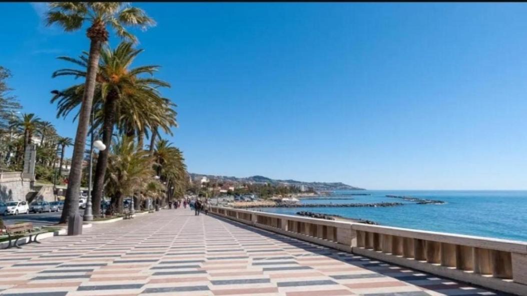 Casa Sanremo Tiziano Parking Gratis Spiaggia 15 Minuti A Piedi ภายนอก รูปภาพ